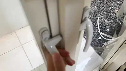 Yeni tombul oda arkadaşımı kiranın ilk gününde mastürbasyon yaparken yakaladım
