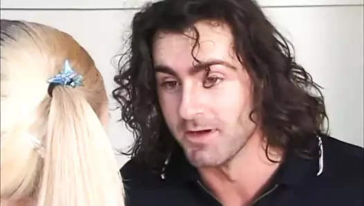 Ateşli pis sarışın kaltak!