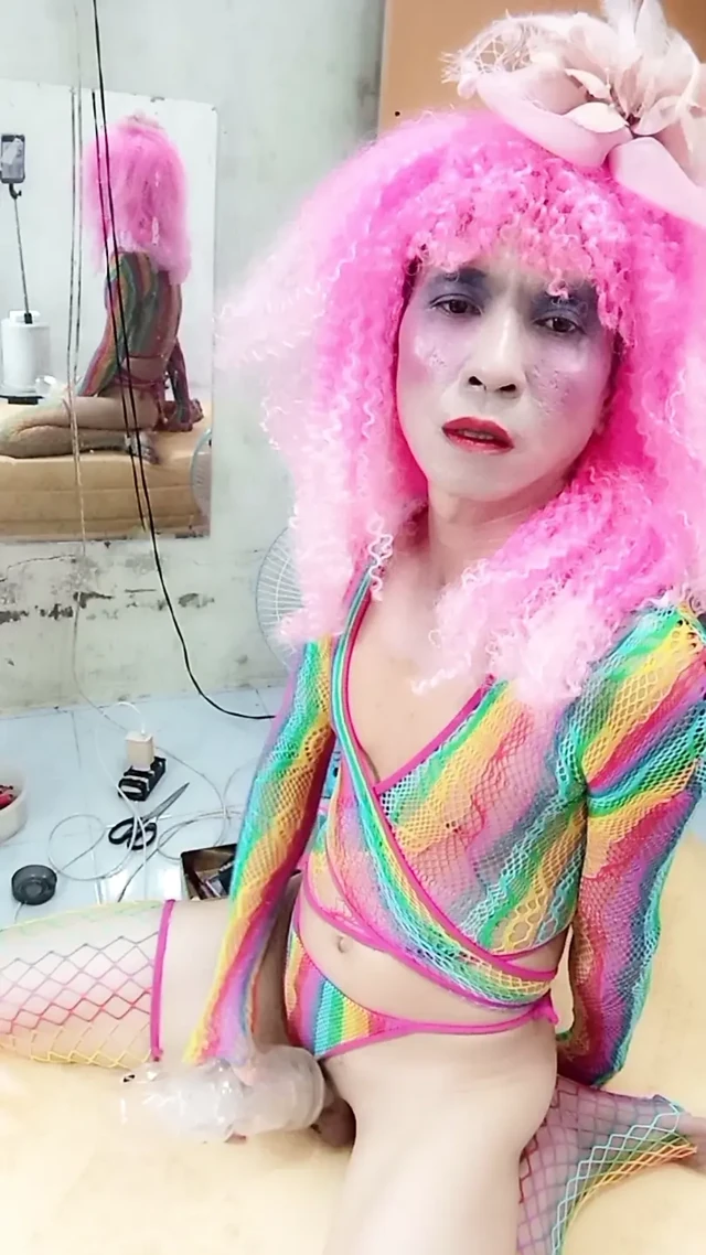 Shemale pear seksi porno derleme videosu giyiyor