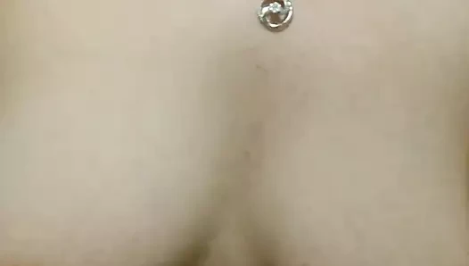 Asyalı kız ilk kez göğüslerini ifşa etmek