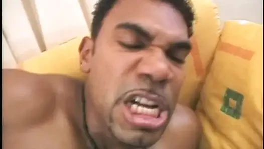 Yoğun Bir Orospu Kocaman Bir Aleti Emiyor (Film)