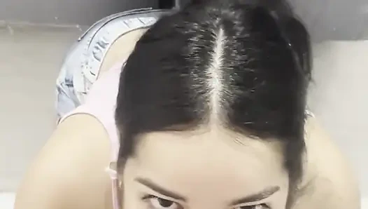 Hakim görünüyor - Debora ile ağzına giren büyük horoz arasındaki kimya