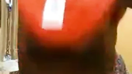 İri güzel kadın striptiz