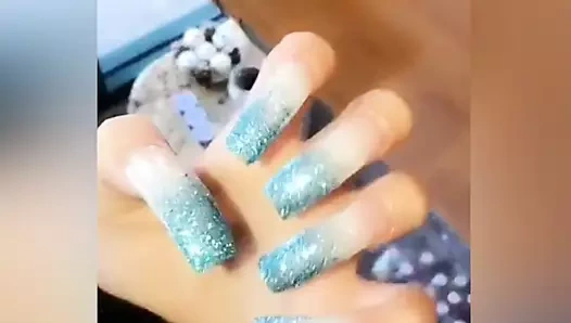 Süper uzun mavi tırnaklar