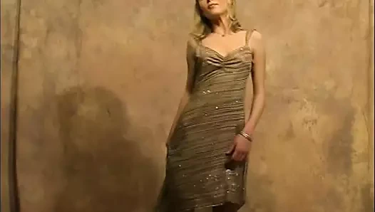 Güzel bir kız olan Sonja'nın ilk seçmeleri