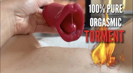 Genç kız mastürbasyon yapıyor ve sonuna kadar porno izliyor