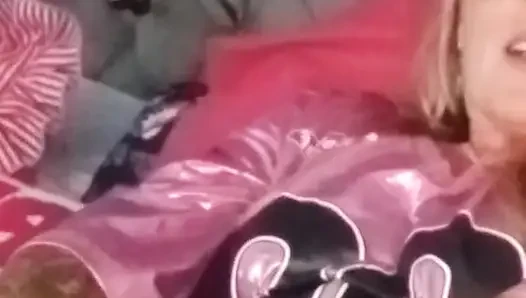 Yumruk sokma oyuncağı ile pembe ıslak görünüm