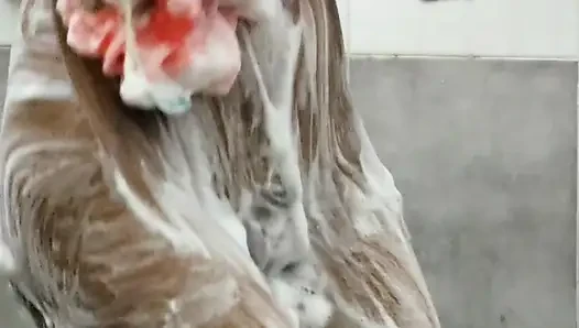 Amcıkla banyo yapıyor
