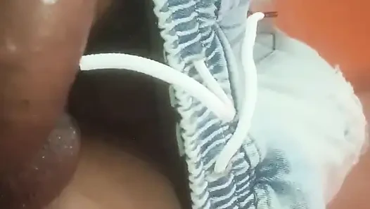Seksi üvey kız kardeş queen4desi yağlı masaj sikişiyor 69