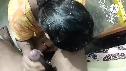Ateşli Hintli büyük memeli teyze Bowlojab yapıyor