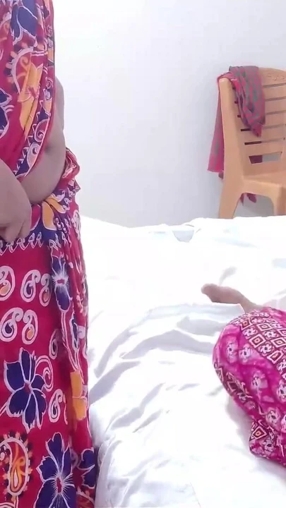 Karımı üvey annesinin önünde sikiyorum bölüm bir | Klip 1