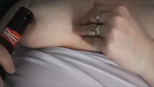 Bir şişe ile oynamak