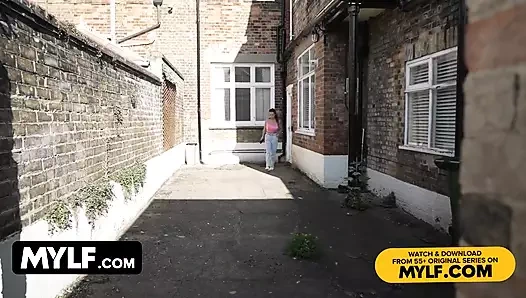 Büyük memeli orta yaşlı seksi kadın Nicolette londra sokaklarında yeni şeker babasıyla tanışıyor - shag street