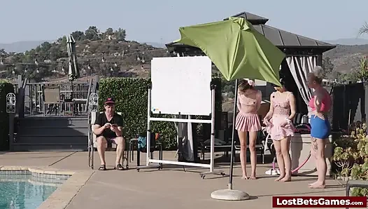 Şınavlar bu vahşi striptiz oyununda güçlerini test ediyor