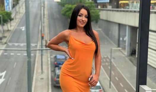 Yüksek profilli fahişe sokaktan aldı ve becerdin