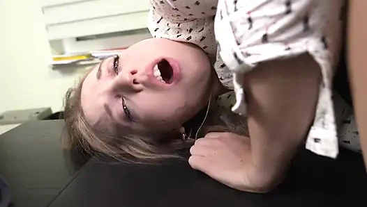 Anya Akulova patronla anal sikişiyor ve emiyor