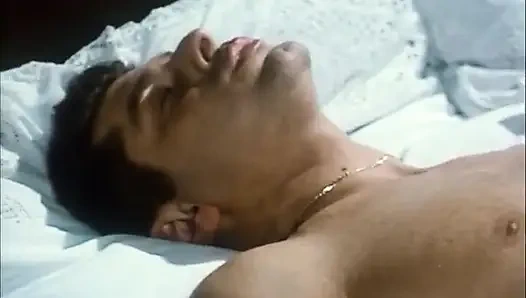 Büyük yarak ve seksi büyük memeli sarışın yatak odasında büyük klasik aşk