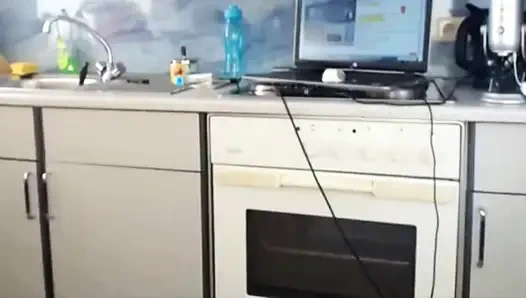 Baştan çıkarıcı sallama: Sexydea'nın müstehcen twerk gösterisini izleyin!