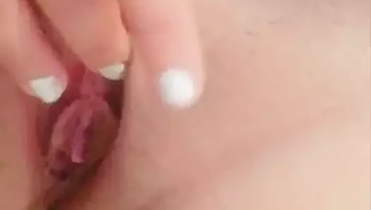 Büyük götlü seksi Meksikalı latin orta yaşlı seksi kadın tüm kıyafetlerini çıkarıyor ve şehvetli götünü gösteriyor