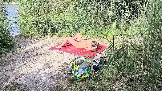 Cüretkar! Gölde harika üçlü seks