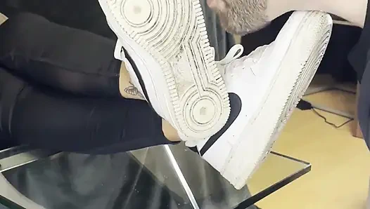 Kirli beyaz spor ayakkabı ibadeti - valeria gecesi (önden görünüm)