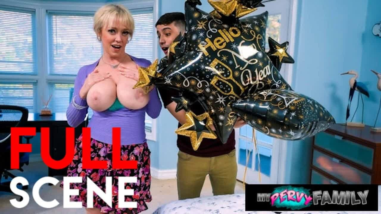 Üvey orta yaşlı seksi kadın yeni yılda eski sevgilimi unutmam için beni sikiyor!! - Mypervyfamily