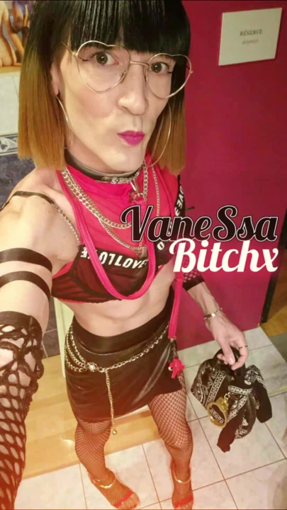 🎼Çok iyisin, çok güzelsin. O seviyor, haber istiyor. Ama sen cevap vermiyorsun! VaneSsaBiTCHx PariSChienneTrvprod⁹1
