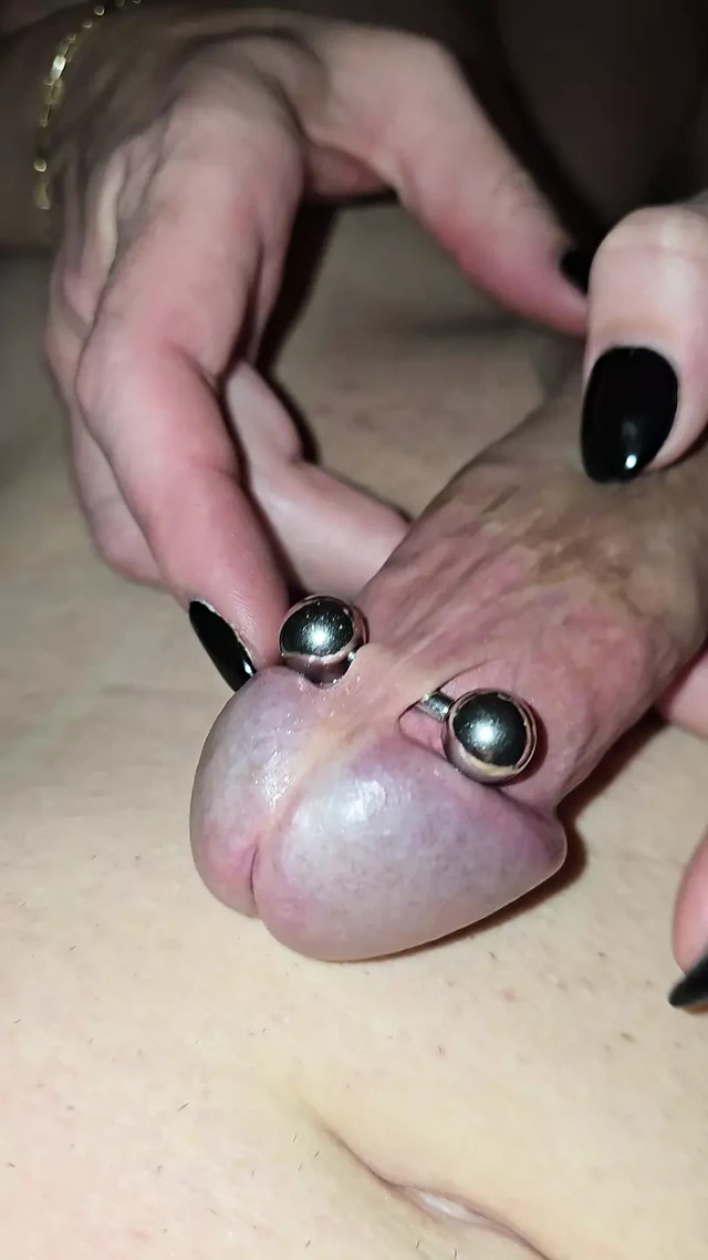 Gerçek ateşli amatör orta yaşlı seksi kadın kristal camdan büyük boşalma