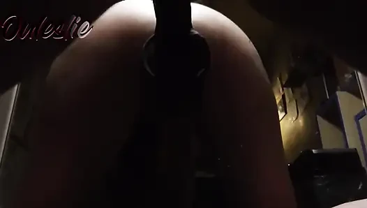 Büyük siyah bir dildoyla oynadım ve çok yaptım