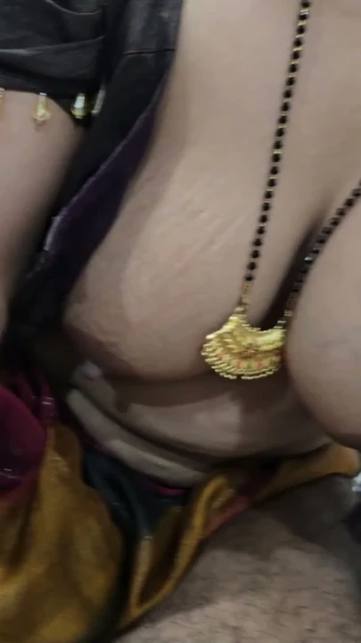 Yeni şadi bhabhi yeni video rollout seksi video | Klip 1
