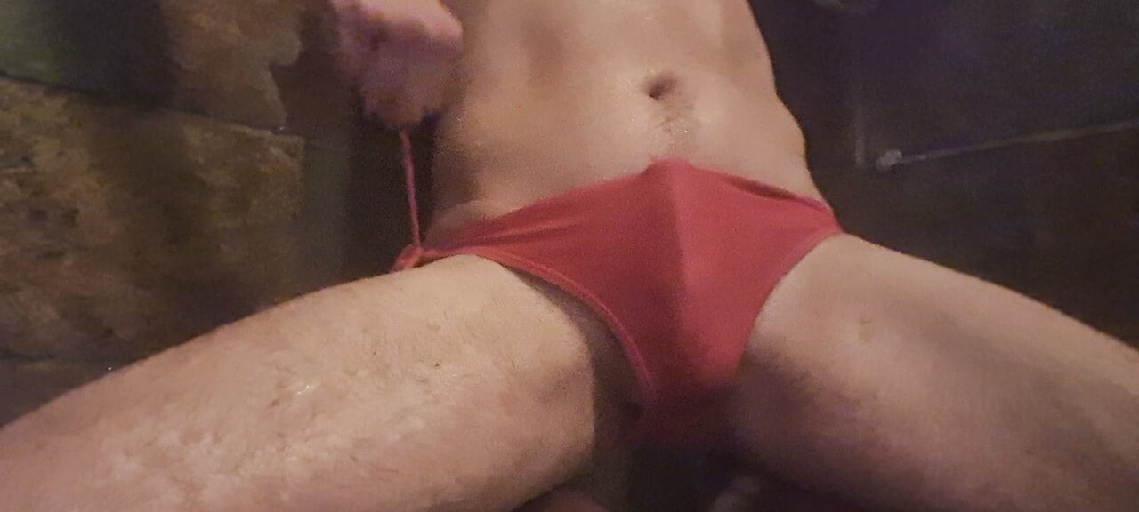 Islak pembe bikini