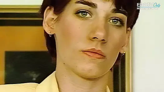 Alman retro amcık seninle kendini tatmin etmek istiyor