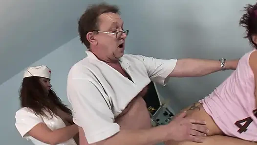 Pratikte ateşli doktor seks oyunları - doktor fetişi