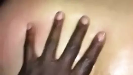 Bite de renoi tout au fond du cul dune blanche