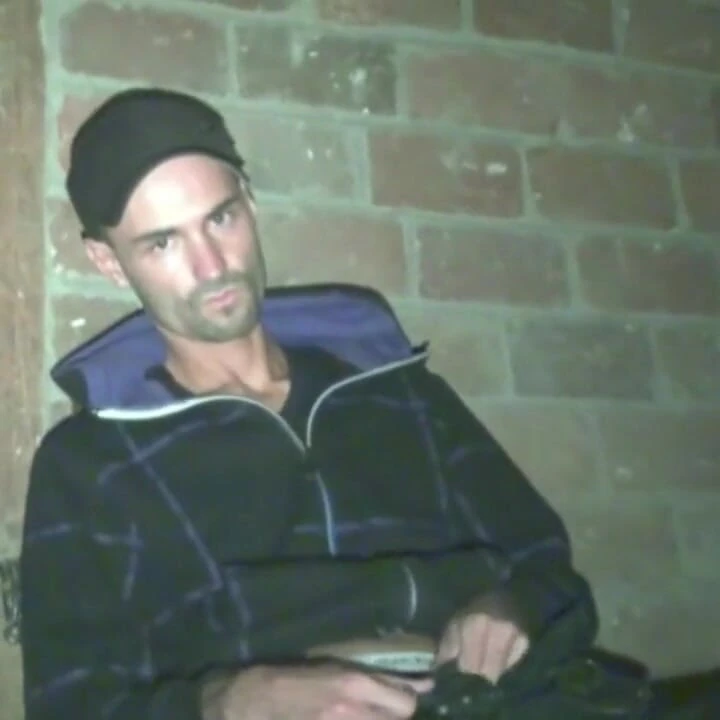 Romeo fucked by a bad boy in a discreet basement