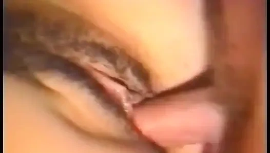 Muhteşem hatun ıslak amını büyük bir direğe sert siktirmeyi seviyor