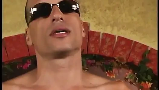 Annie Cruz, Liza Harper, Isabel Ice of'tan film akışı