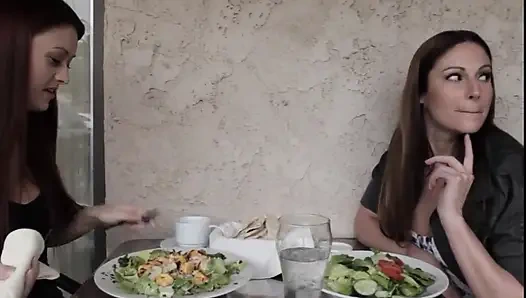 Üç lezbiyen birbirlerinin tadını tutkuyla eğliyor