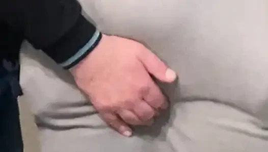 Kalabalık metroda kıllı amcık yabancı tarafından parmaklanıyor