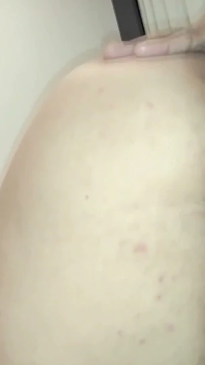 Zaten boşaldı ama kocam izlerken göt deliğimi sikmeye devam etmesini istedim | Clip 1