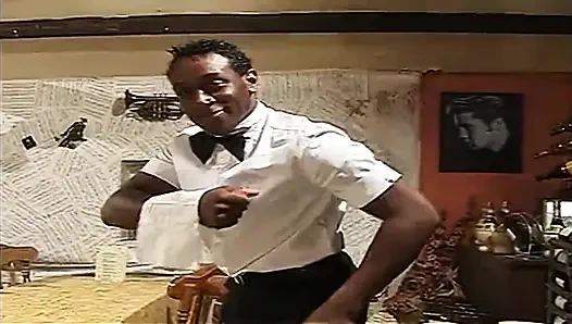 Büyük Omar'ın İngiliz maceraları: sert yaraklı kafe (2003)