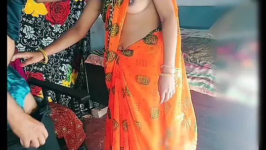 Bacak sallayarak fışkırtarak orgazm oluyor. Hintli hatun Bebo ilk kez, kocasıyla suhaagraat. Hintli büyük götlü evli kadınla ayakta sikişiyor