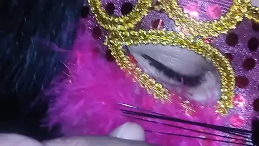 Kimseye söyleme ama o beni emmeyi seviyor