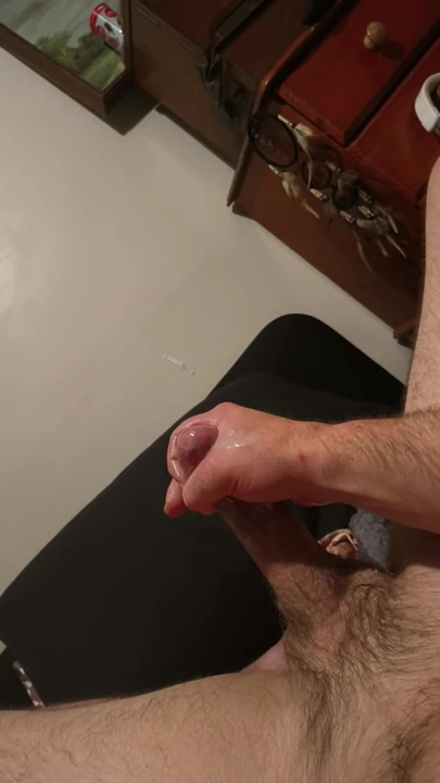 Kıllı paket ve boşalma ile solo mastürbasyon ev yapımı mantar yarak okşuyor