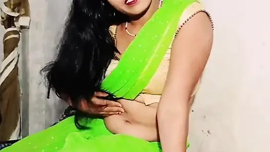 Hintli üvey erkek kardeş üvey kız kardeşinin ağzını tutuyor, seks yapıyor Hintli yenge hardcore seks