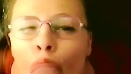 Gözlüklü klasik ev yapımı yüz