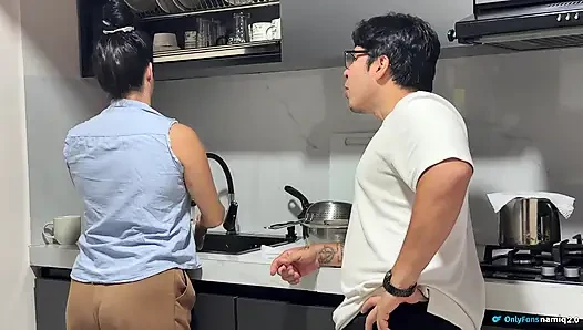 Pembe amcıklı güzel latin evli kadınla mutfakta tutkulu seks!