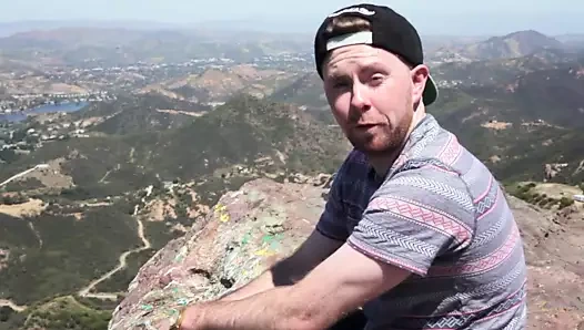 Gary Iglacias yanakları nasıl döveceklerini gösteriyor