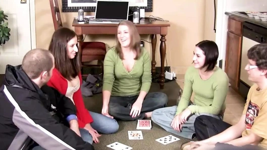 Ashley, paris, addie, simon ve alan oyun kadar çıplak