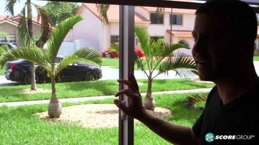 Dünyanın en büyük sütyenli hizmetçisi